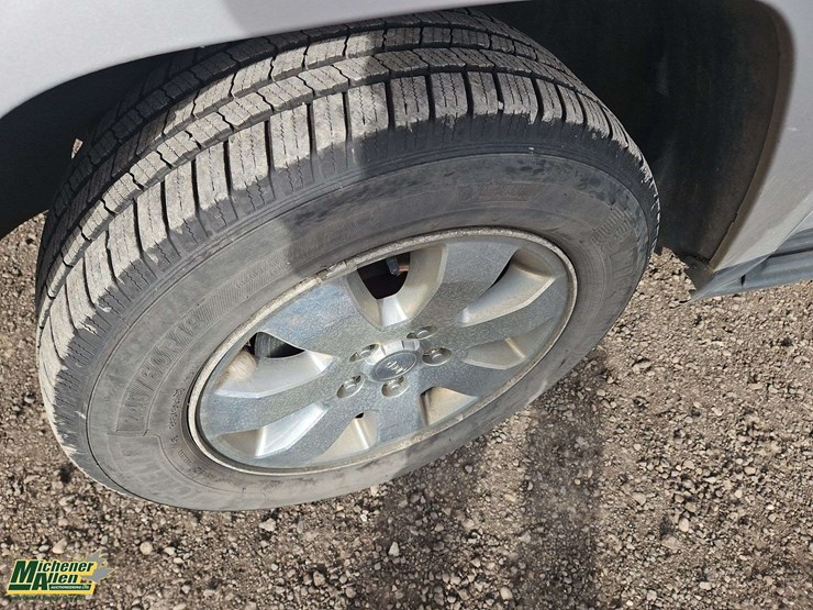 2010-jeep-grand-cherokee-image-28