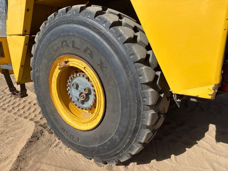 2014-komatsu-hm300-3-image-11