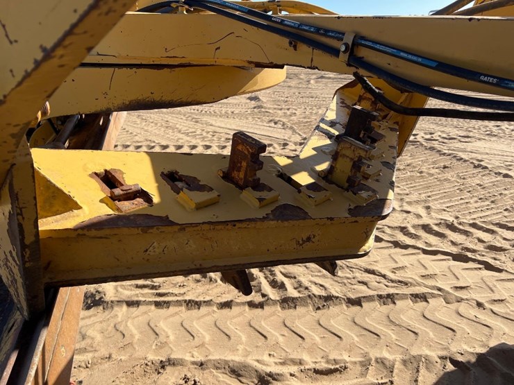 1998-caterpillar-12h-image-17