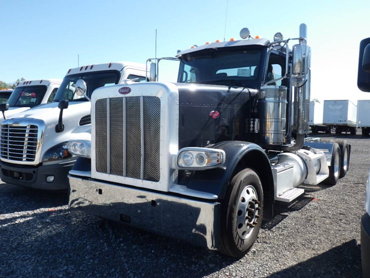 2020-peterbilt-389-image-1