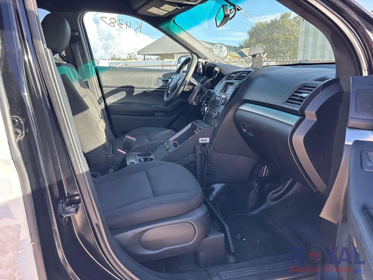 2016-ford-explorer-image-17