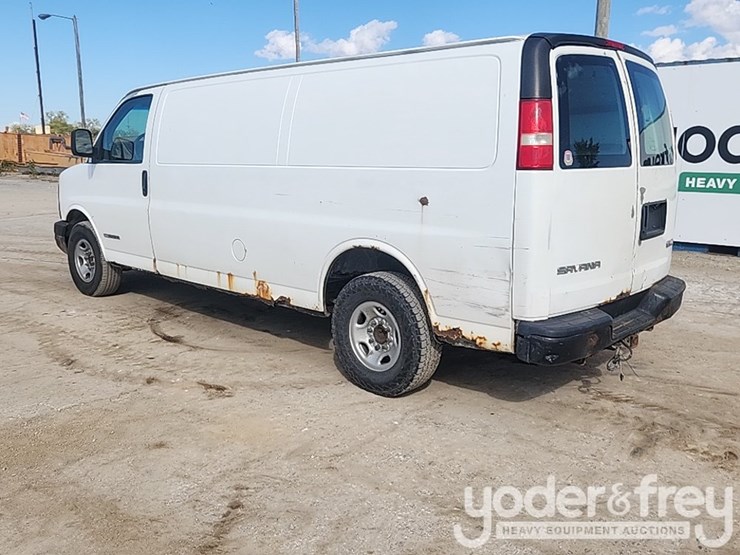 2006-gmc-savana-g2500-image-3