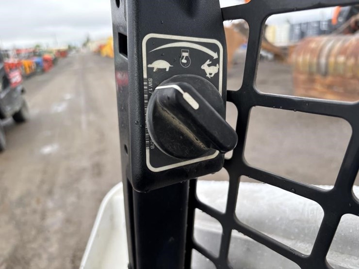 2021-bobcat-t770-image-24