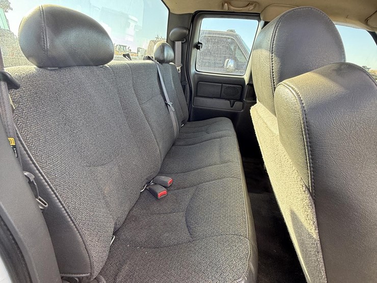 2006-chevrolet-2500hd-image-23