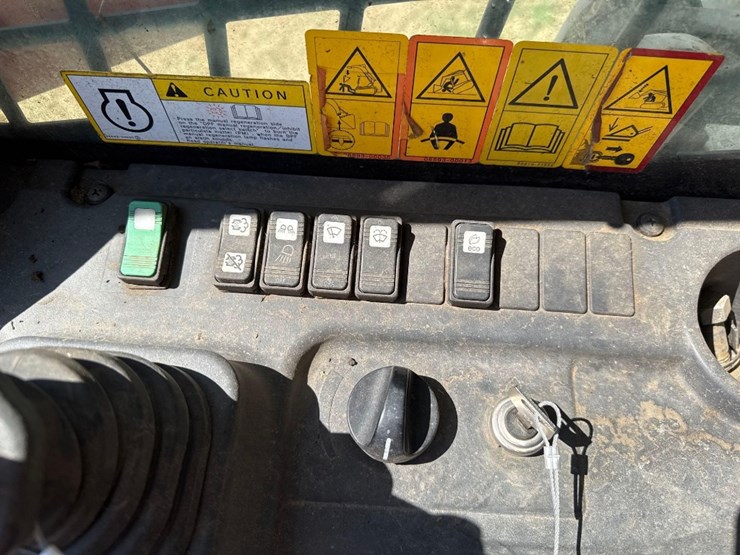 2021-takeuchi-tl12v2-image-32