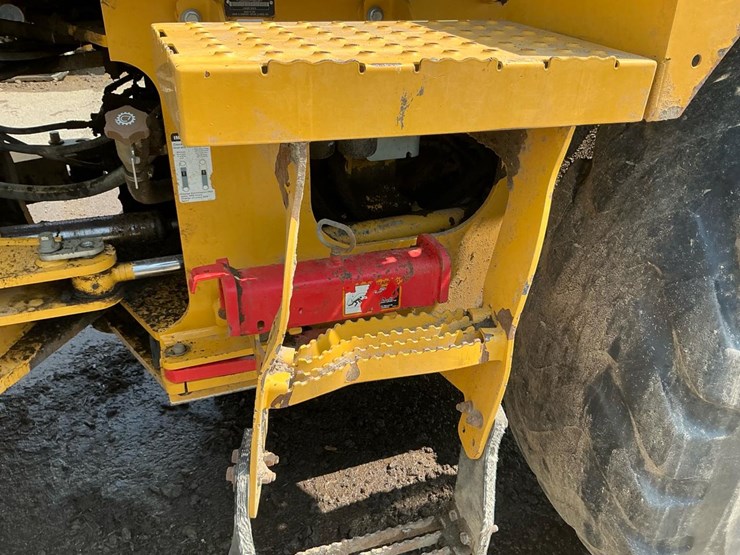 2018-deere-524k-image-46