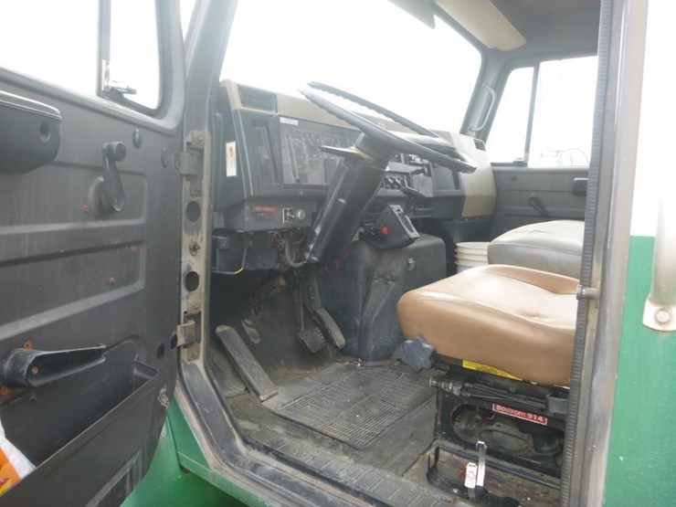 1994-international-4900-image-8