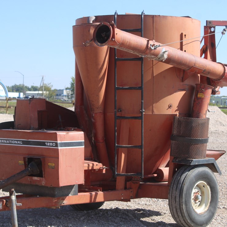 INTERNATIONAL 1250