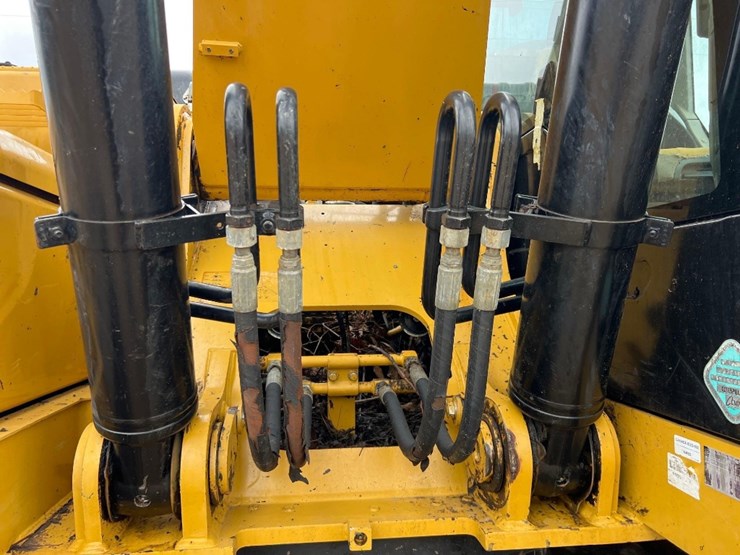2017-caterpillar-330fl-image-24