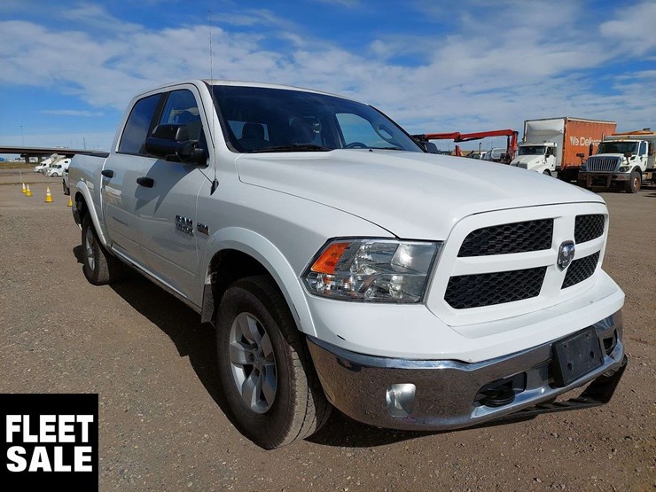 2018-ram-1500-slt-image-2