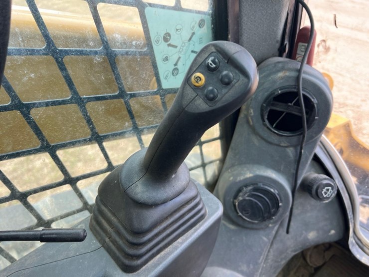 2019-caterpillar-289d3-image-24