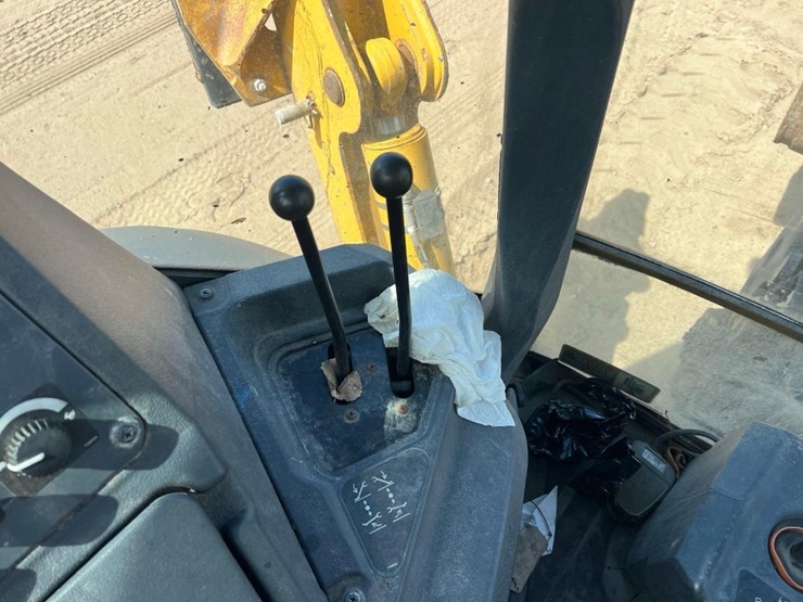 2018-deere-410l-image-36