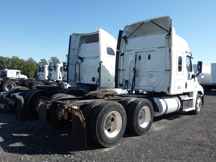 2018-freightliner-cascadia-125-image-4