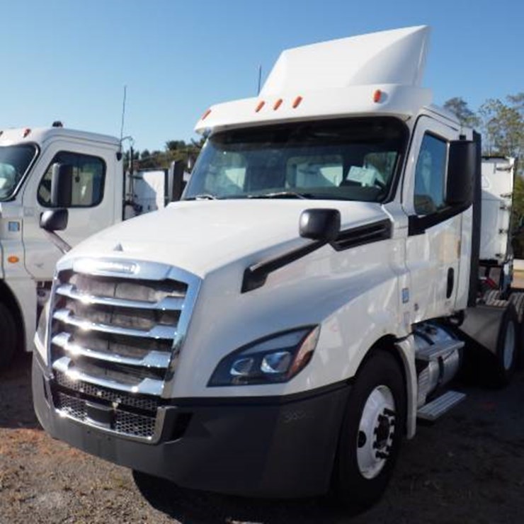 2018 FREIGHTLINER CASCADIA 126