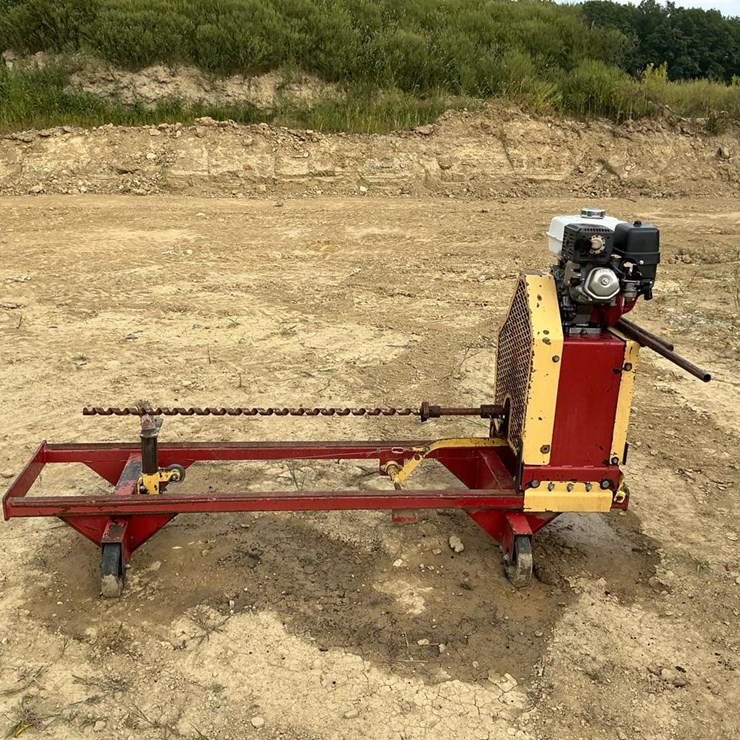 #142 • 2016 Cedar Hill Welding Mat Drilling Machine