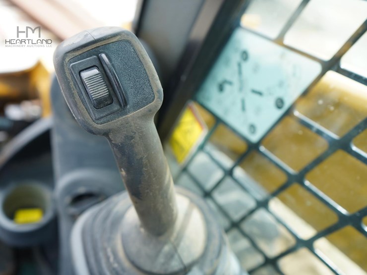 2019-caterpillar-262d-image-12