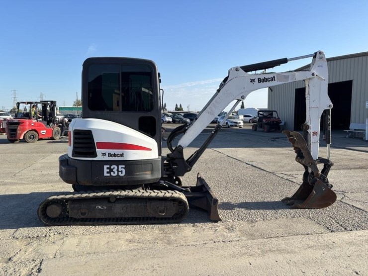 2009-bobcat-e35-image-7