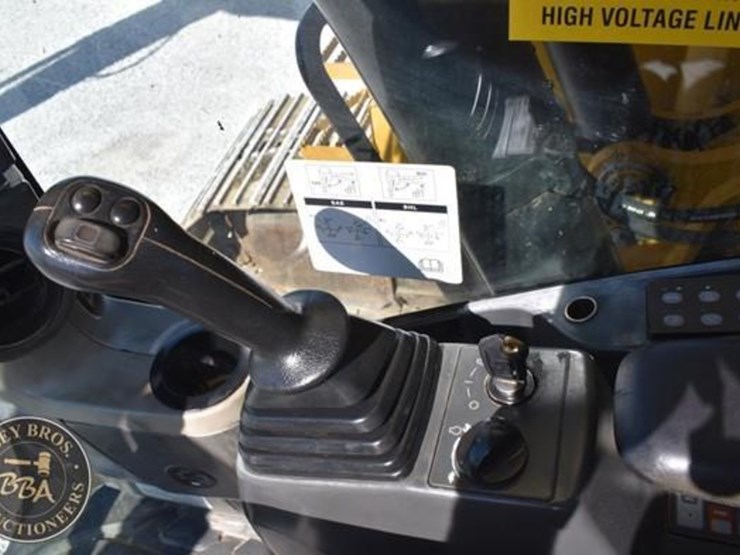 2015-caterpillar-328d-lcr-image-45