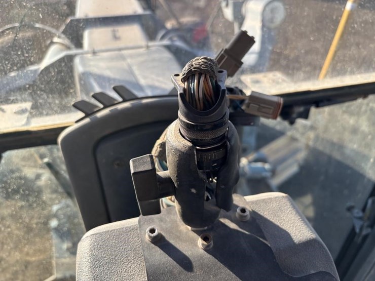 2011-deere-872gp-image-44