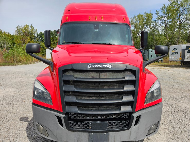 2019-freightliner-cascadia-126-image-30