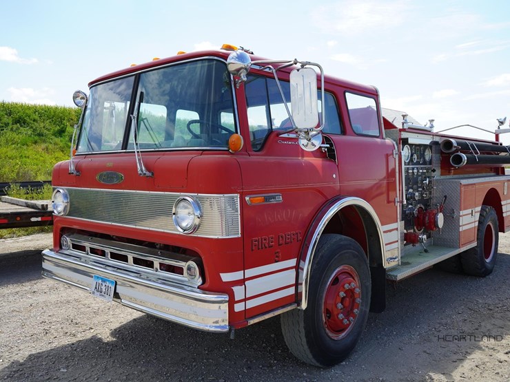 1977-ford-900-image-1