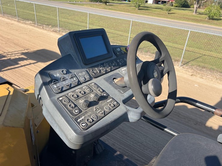2017-caterpillar-ap-555f-image-33