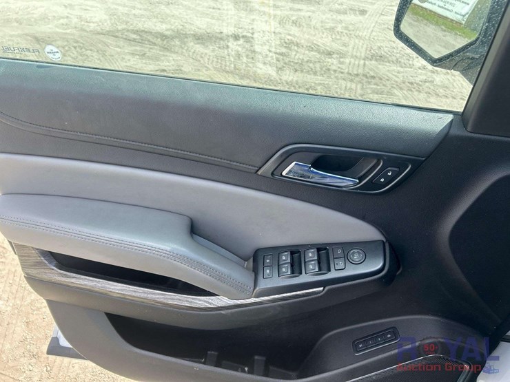 2019-chevrolet-suburban-image-16