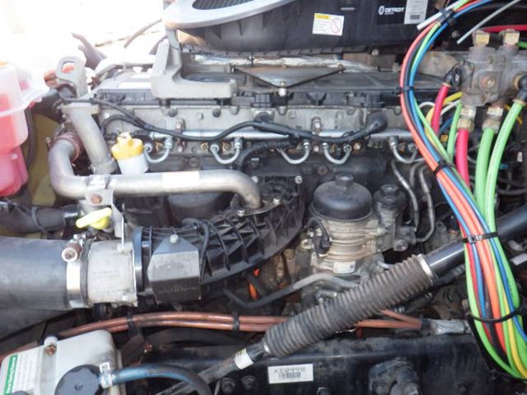 2019-freightliner-cascadia-126-image-17