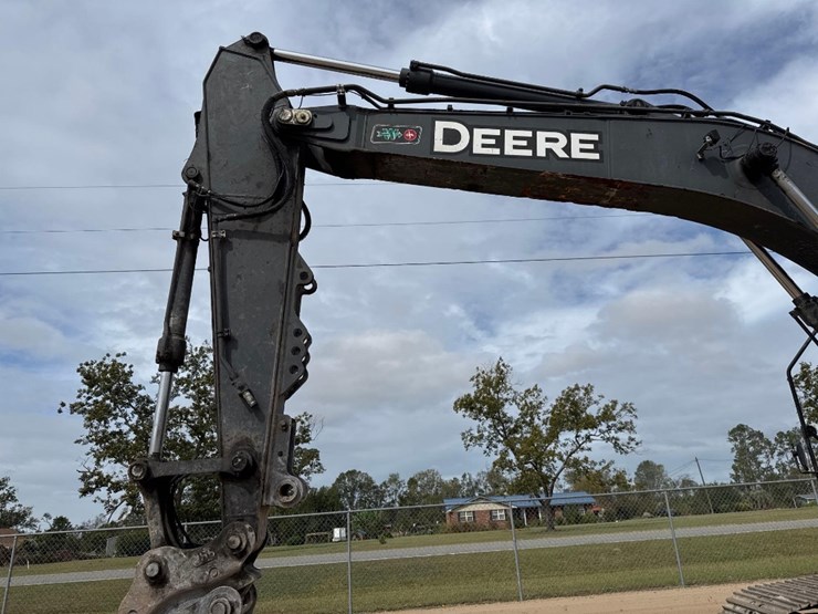 deere-245g-lc-image-22