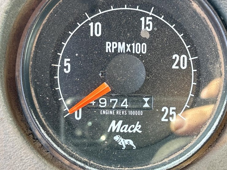 1993-mack-dm690s-image-71