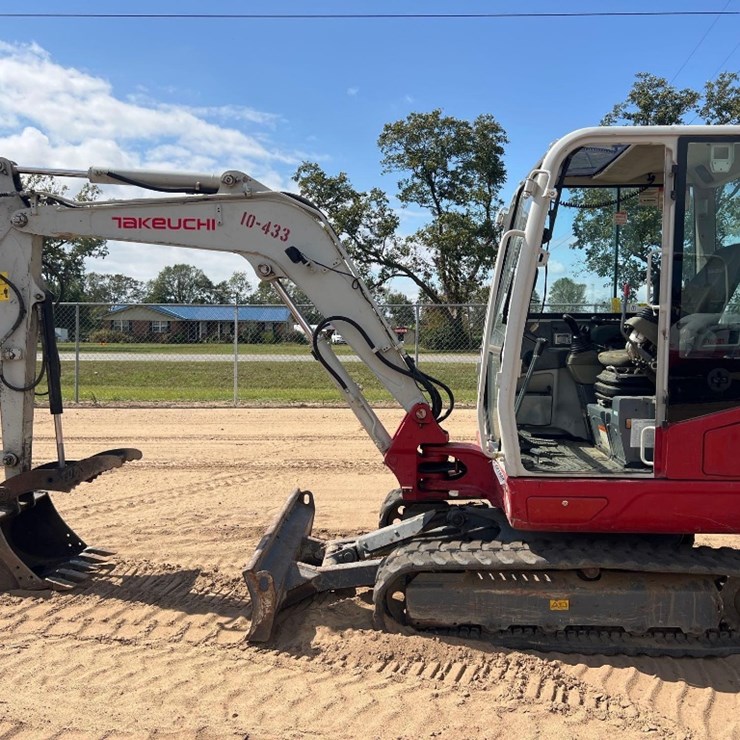 2021 TAKEUCHI TB240