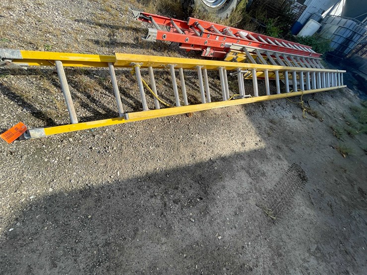 #1899-•-fastenal-fiberglass-extension-ladder-image-1