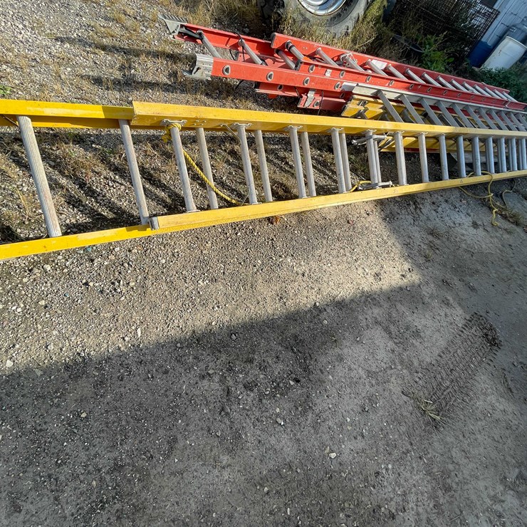 #1899 • Fastenal Fiberglass Extension Ladder