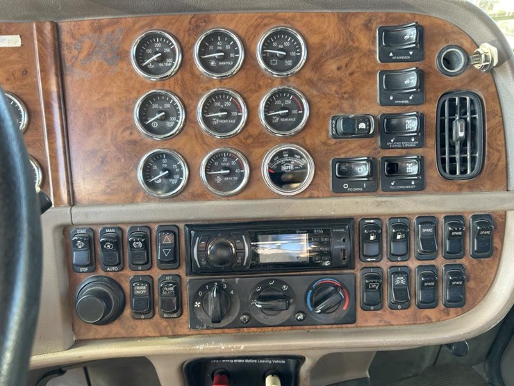 2009-peterbilt-386-image-67