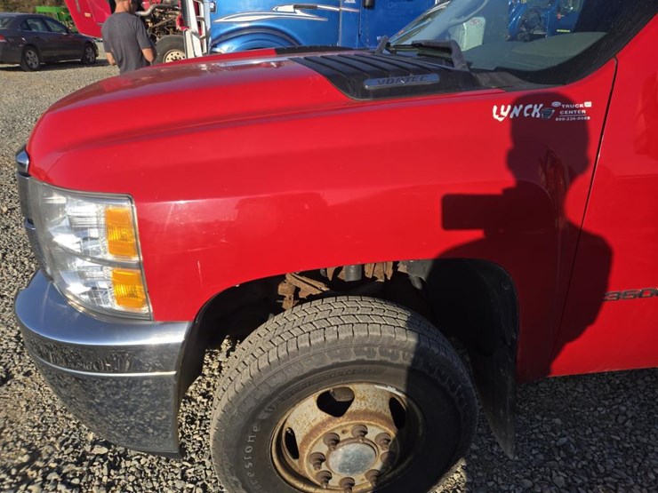 2013-chevrolet-3500hd-image-9