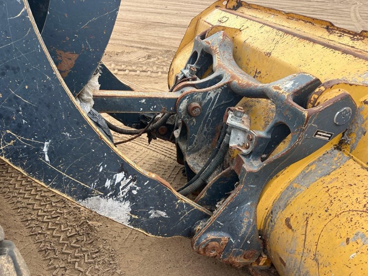 2018-deere-344l-image-26
