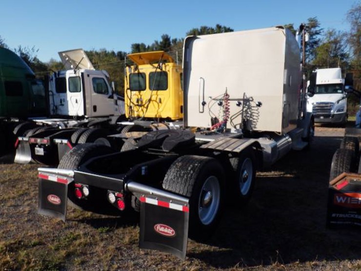 2019-peterbilt-389-image-4