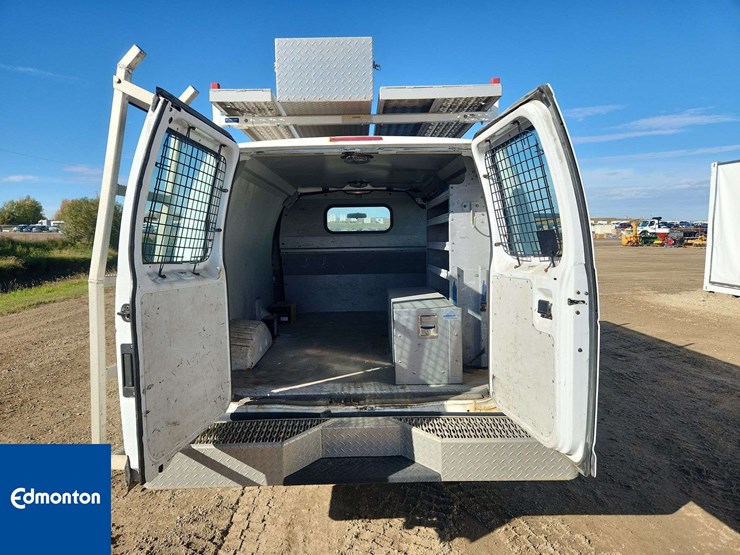 2012-ford-cargo-image-19