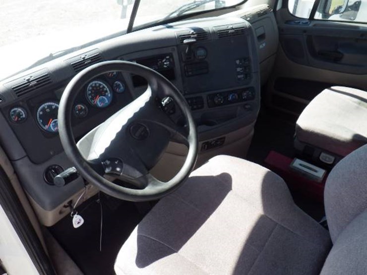 2017-freightliner-cascadia-125-image-9