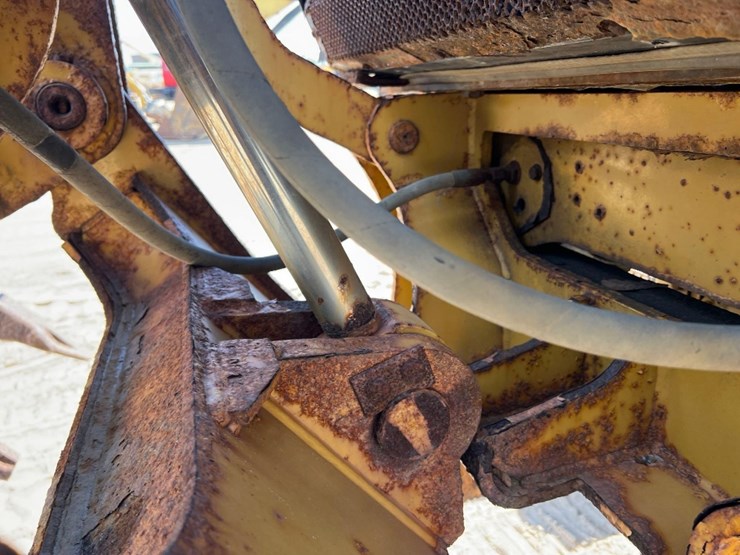 caterpillar-120-image-25