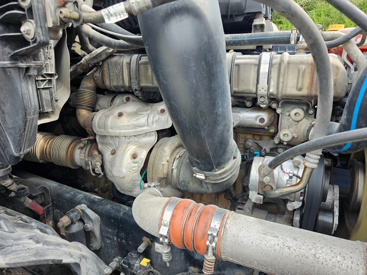 2019-freightliner-cascadia-126-image-44