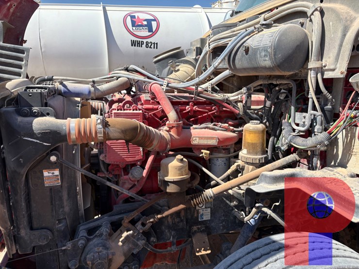2012-peterbilt-587-image-7