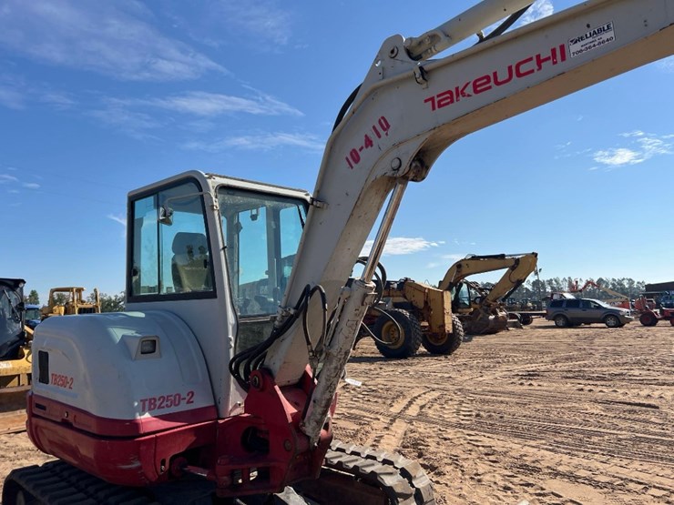 takeuchi-tb250-2-image-21