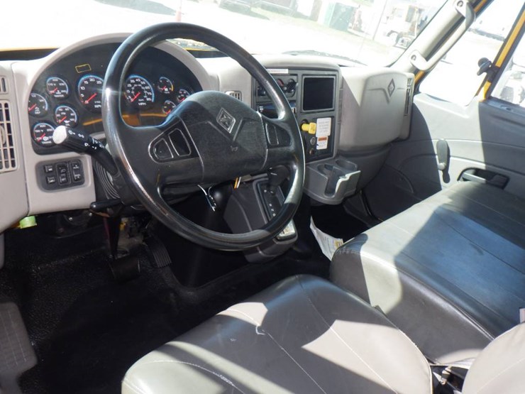 2019-international-durastar-4300-image-8