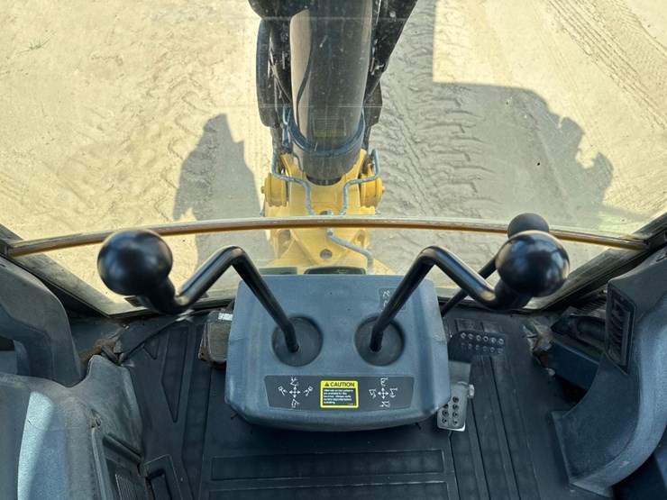 2018-deere-410l-image-31