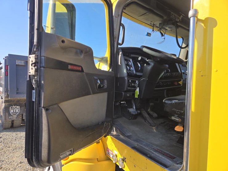 2012-kenworth-t660-image-36