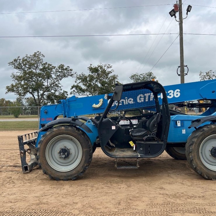 2017 GENIE GTH636