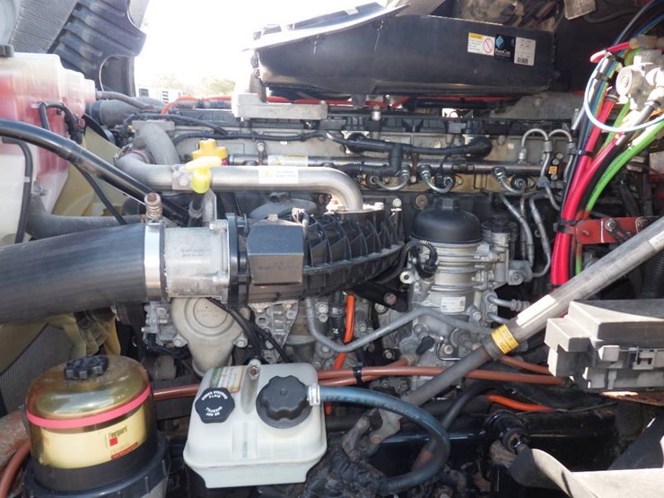 2018-freightliner-cascadia-125-image-11