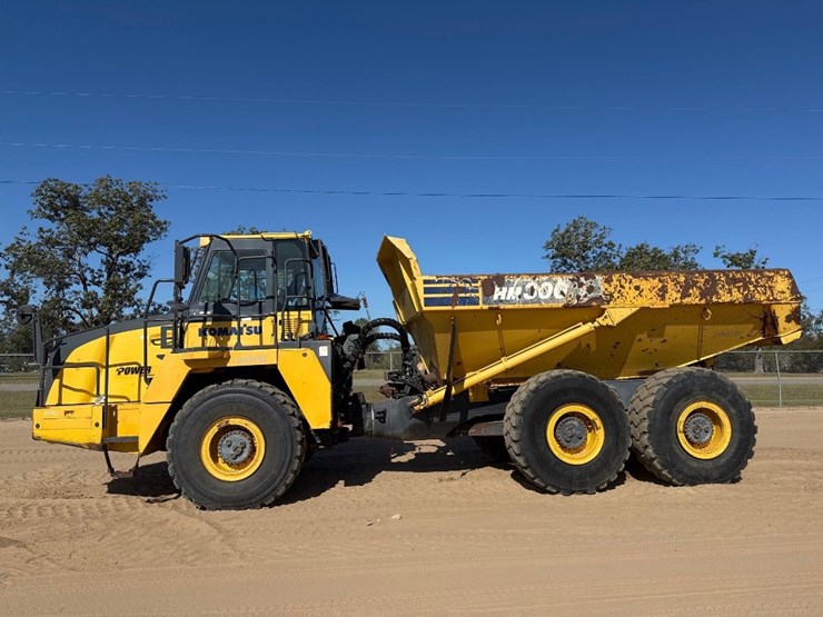 2014-komatsu-hm300-3-image-1