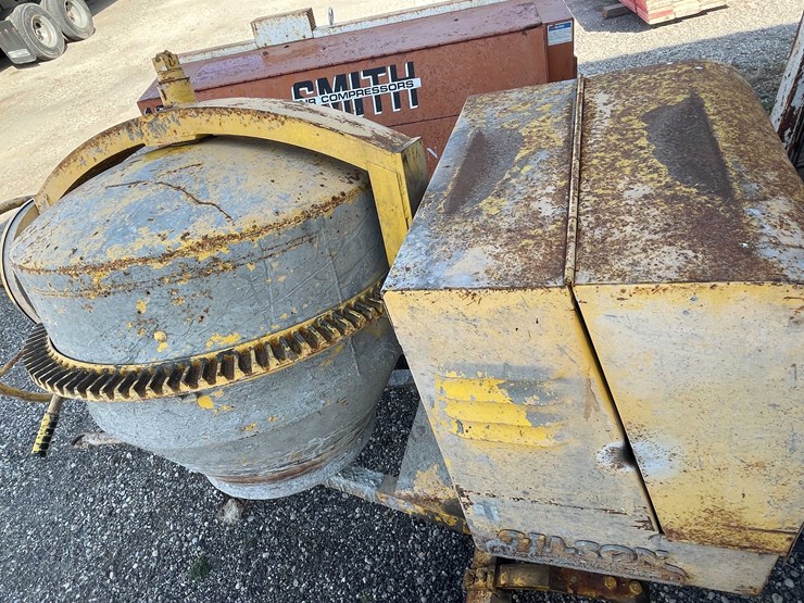 #1969-•-gilson-portable-concrete-mixer-image-6